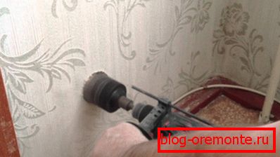 Дијамантските дупки во бетонот се изведуваат со помош на специјална Дијамантските дупки во бетонот се изведуваат со помош на специјална