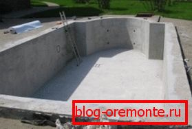 Базен, истури користејќи бетон B20 Базен, истури користејќи бетон B20