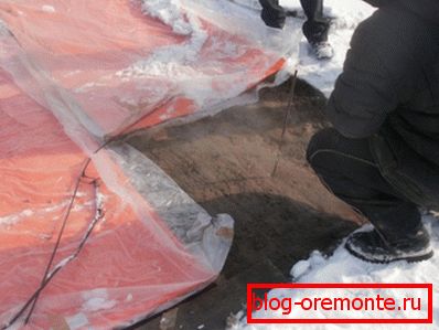 Бетонот се поставува во изолирана опашка. Бетонот се поставува во изолирана опашка.