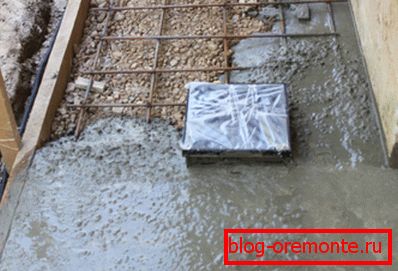 Бетонски коловоз околу куќата. Бетонски коловоз околу куќата.