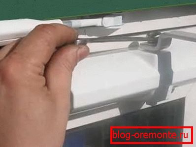 Демонтирање на вратата поблиску Демонтирање на вратата поблиску