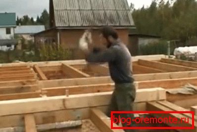 За да се зацврсти дрвото помеѓу нив, штиците се затегнуваат во нив. За да се зацврсти дрвото помеѓу нив, штиците се затегнуваат во нив.