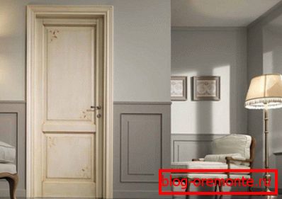 Вратата украсена со техника на decoupage