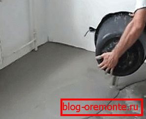Фотографија на бетонски под во гаража Фотографија на бетонски под во гаража