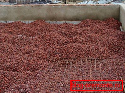 Користењето на claydite за време на бетонирање ќе помогне да се создаде атмосфера.