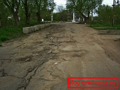 Употребата на ситен чакал или проекции за да се создадат мешавини кои се користат во производството на патишта доведува до брзо абење. Употребата на ситен чакал или проекции за да се создадат мешавини кои се користат во производството на патишта доведува до брзо абење.