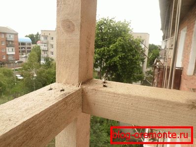Користење на стандардни дрва за градење на дрвена рамка со балкон Користење на стандардни дрва за градење на дрвена рамка со балкон