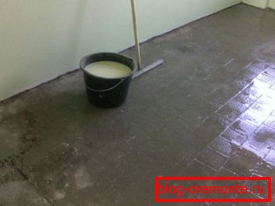 Употребата на сите материјали врз основа на цемент најдобро се комбинира со прајмер. Употребата на сите материјали врз основа на цемент најдобро се комбинира со прајмер.