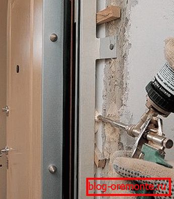 Изолација на влезната врата како најдобро да се инсталира влезната врата
