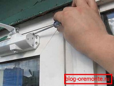 Поблиску прилагодување како да се прилагодат метални врати