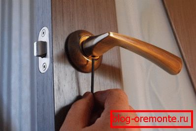 Се справи со прицврстување за хармониска врата Се справи со прицврстување за хармониска врата