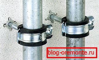Прицврстување на цевките во газобетон со посебни споеви.