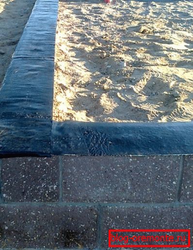 Основата на лентата на фотографијата е водоотпорна со материјал за покривање и битуменска мастика. Основата на лентата на фотографијата е водоотпорна со материјал за покривање и битуменска мастика.