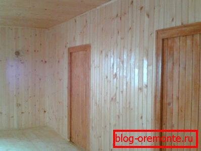 Дрвена поставата најдобро изгледа внатре во собата, но ако сакате, можете да користите ламинирани панели. Дрвена поставата најдобро изгледа внатре во собата, но ако сакате, можете да користите ламинирани панели.