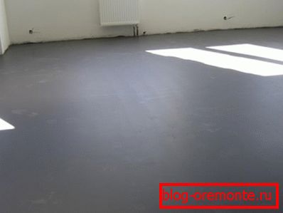 Аматерска слика на готовиот бетонски слој со совршена мазност Аматерска слика на готовиот бетонски слој со совршена мазност