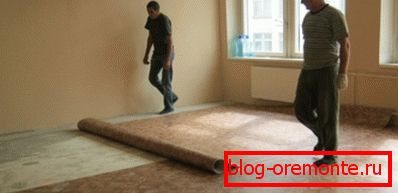 Аматерски слика, процесот на поставување линолеум на подот од бетон Аматерски слика, процесот на поставување линолеум на подот од бетон