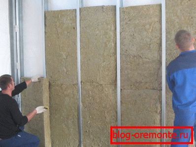 Инсталација на метална рамка и панели од минерална волна за партиции од гипс картон. Инсталација на метална рамка и панели од минерална волна за партиции од гипс картон.