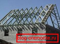 Моќен или тежок покрив може да се креира во куќи од таков материјал само ако тие немаат по еден кат, иако ова се смета за преголемо трошење. Моќен или тежок покрив може да се креира во куќи од таков материјал само ако тие немаат по еден кат, иако ова се смета за преголемо трошење.