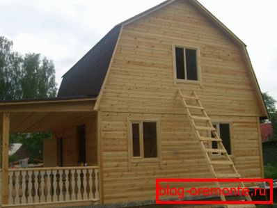 На сликата - куќа од бар со поткровје 6 * 8 На сликата - куќа од бар со поткровје 6 * 8