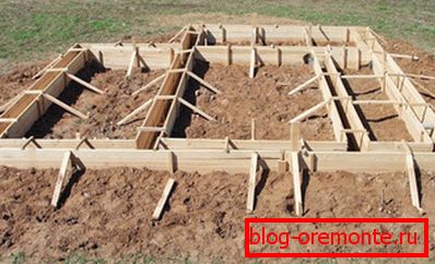 На фото - штица форма под основата на куќата На фото - штица форма под основата на куќата