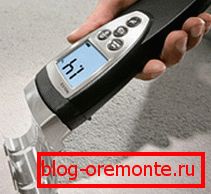 На фотографијата - процесот на одредување на нивото на влажност На фотографијата - процесот на одредување на нивото на влажност
