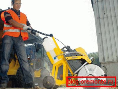 Во фото-тротоарот на платформа на тркала Во фото-тротоарот на платформа на тркала