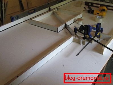На фотографијата - процесот на монтажа на кофражни. На фотографијата - процесот на монтажа на кофражни.