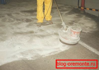 На сликата е стврднување на стариот кат во индустриските простории На сликата е стврднување на стариот кат во индустриските простории