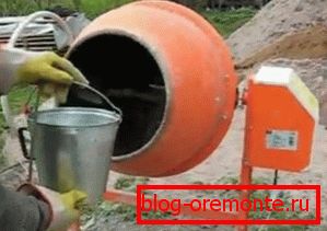 На фотографијата: водата е важен дел од целиот состав. На фотографијата: водата е важен дел од целиот состав.