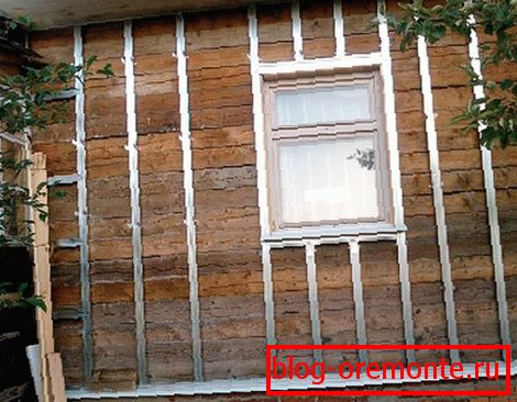 Гајба на дрвен ѕид