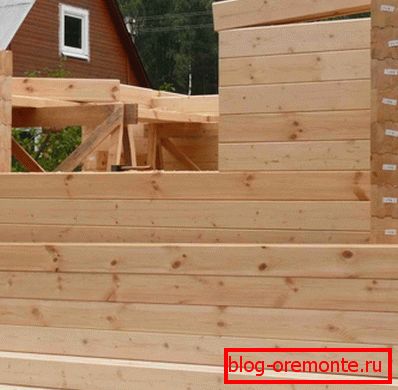 Отвори за прозори во куќата на дрва не бараат дополнително засилување Отвори за прозори во куќата на дрва не бараат дополнително засилување