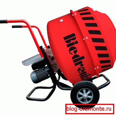Мобилен бетонски миксер. Мобилен бетонски миксер.