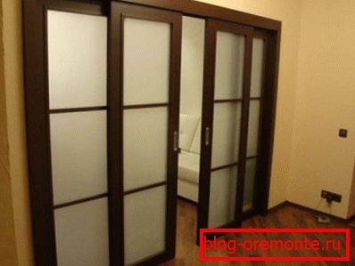 Поделба со лизгачки врати - купе Поделба со лизгачки врати - купе