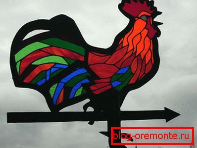 Петел под витраж прозорец