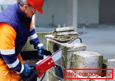 Видов на пена бетон во работа. Видов на пена бетон во работа.