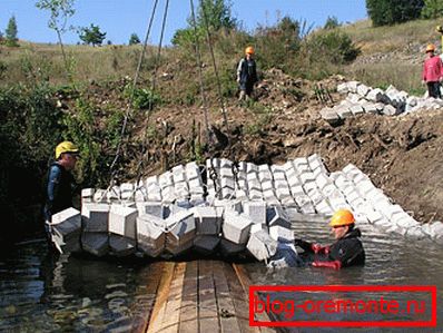При работа со бетонски прекривки се претпоставува употреба на специјална опрема, која мора да се земе предвид дури и во фазата на дизајнирање. При работа со бетонски прекривки се претпоставува употреба на специјална опрема, која мора да се земе предвид дури и во фазата на дизајнирање.