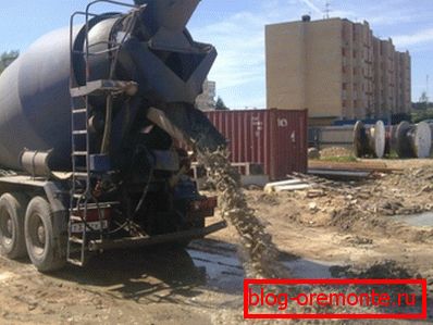 Испорака на бетон во миксер Испорака на бетон во миксер