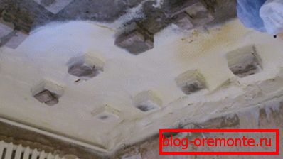 Можно е да се спроведе топлинска изолација со прскање и на хоризонтални и на вертикални површини. Можно е да се спроведе топлинска изолација со прскање и на хоризонтални и на вертикални површини.
