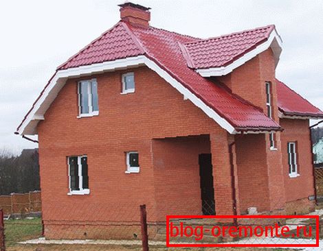 Реконструкција на зграда од тули