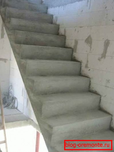 Импровизираната конструкција на армиран бетон Импровизираната конструкција на армиран бетон