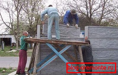 Самоинсталација на бетонски панели со помошници Самоинсталација на бетонски панели со помошници