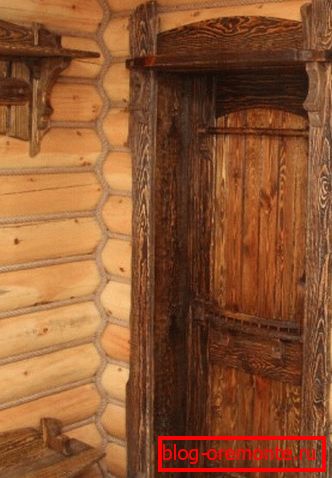 Постарите борови врати изгледаат многу импресивно Постарите борови врати изгледаат многу импресивно