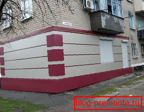Канцеларијата која се гради е облицована од панели на Алукоброн.