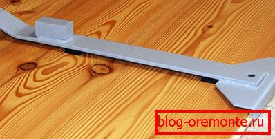 Стегач за затегнување на ламинатни плочи