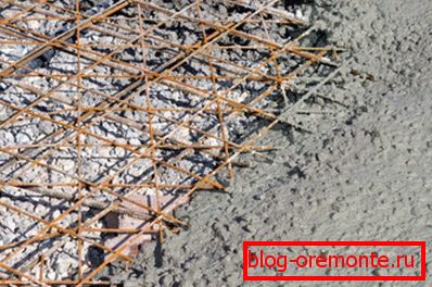 Обработливоста на мешавината е важна, меѓу другото, кога кастинг монолит со цврсто засилување. Обработливоста на мешавината е важна, меѓу другото, кога кастинг монолит со цврсто засилување.