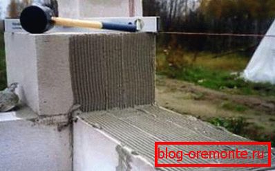 Поставување блокови од пена Поставување блокови од пена
