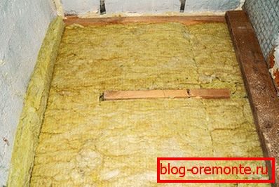 Го загреваме подот на балконот