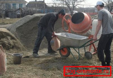 Во отсуство на алтернативи се користат рачна работа и бетонски миксер. Во отсуство на алтернативи се користат рачна работа и бетонски миксер.