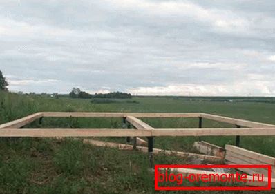 Завртка купови со дрвени grillage Завртка купови со дрвени grillage