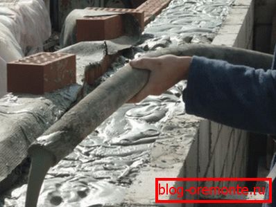 Пополнување на ѕидови со пена бетон во силикатни тули Пополнување на ѕидови со пена бетон во силикатни тули